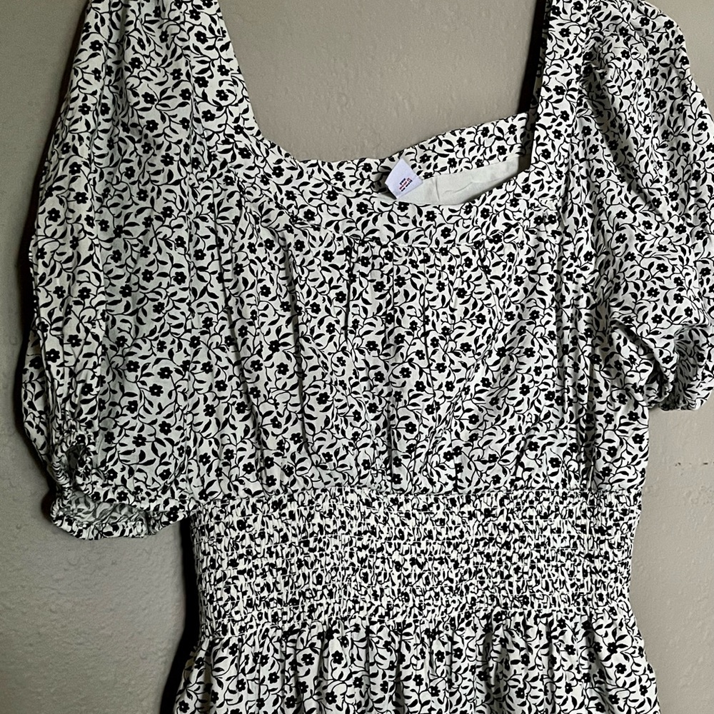 Old Navy Waist Define Puff Sleeve Dress - Picture 5 of 6